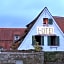 Schiefes Haus