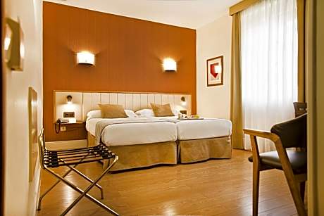 Twin Room with Extra Bed (2 Adults + 1 Child)