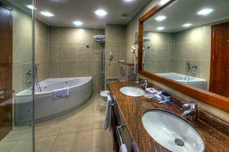 Korineum Golf & Beach Resort - Alojamientos en KYRENIA