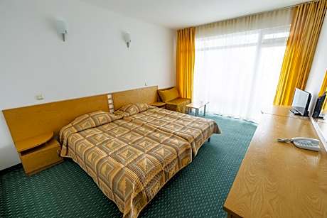 Superior Family Room with Front Sea View