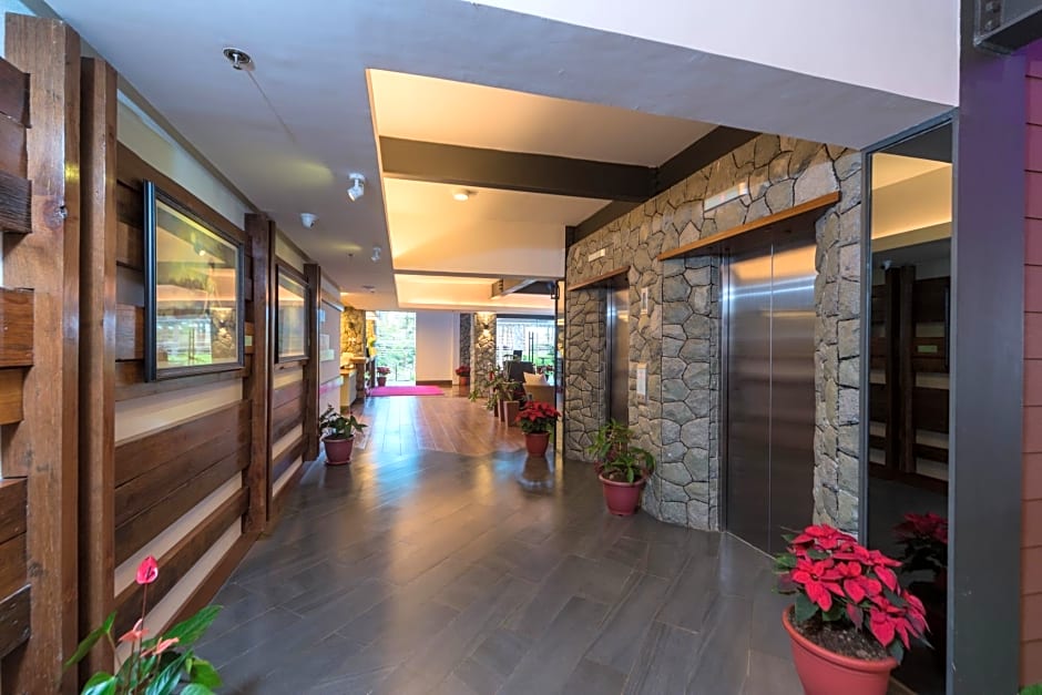 Grand Sierra Pines Hotel