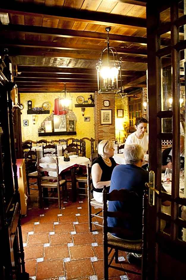 Hotel Hermanos Macias