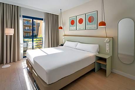 Sol Suite with Kitchen