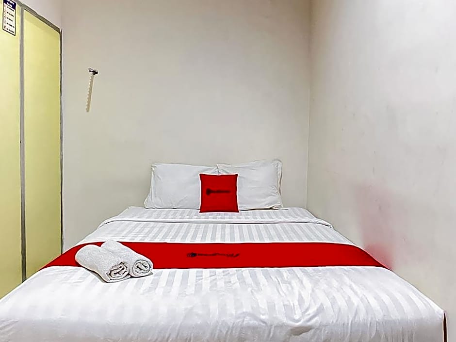 RedDoorz Near Taman Flora – Surabaja, IL