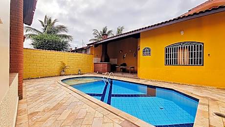 Piscina, Churrasqueira, Wi-Fi, SmartTv, 4dorm, Comércios na porta