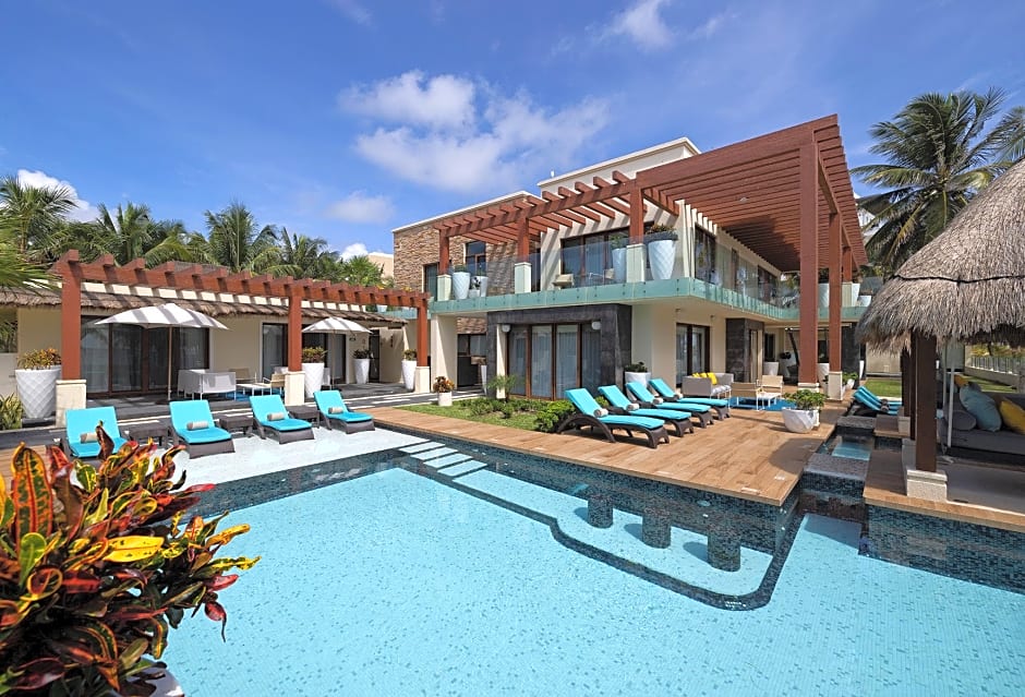 Azul Villa Esmeralda, by Karisma