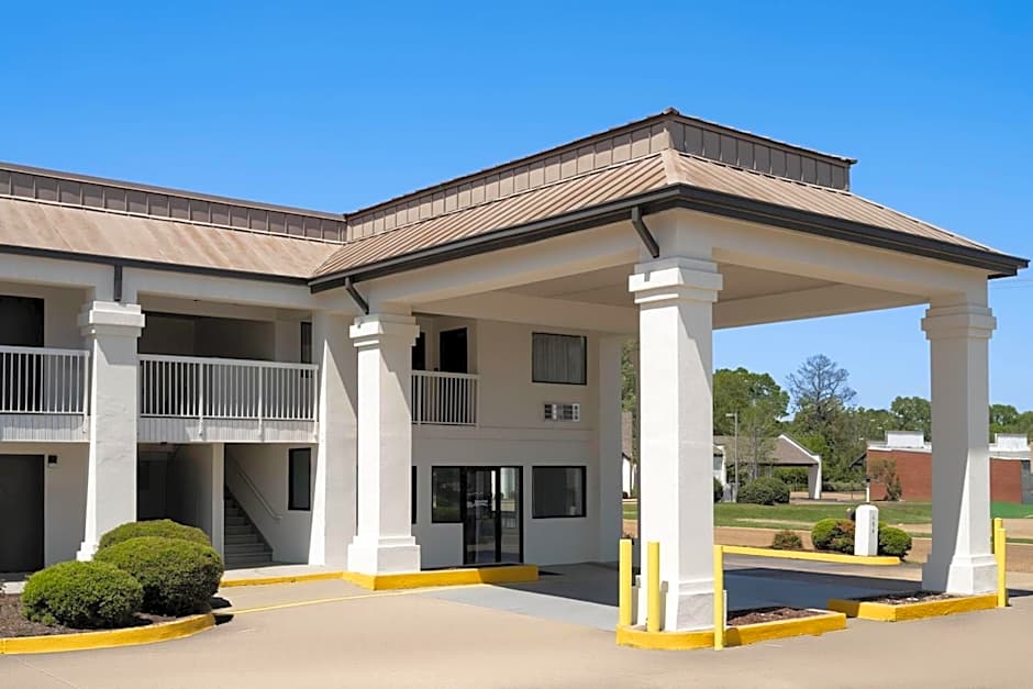 Days Inn & Suites by Wyndham Byram