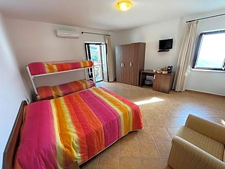 Quadruple Room with Sea View