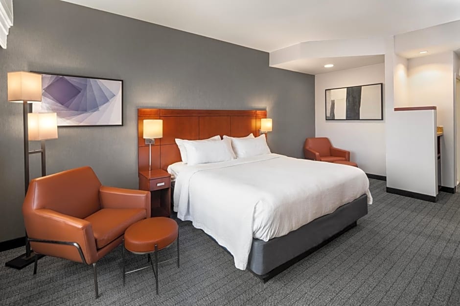 Courtyard Mankato Hotel & Event Center