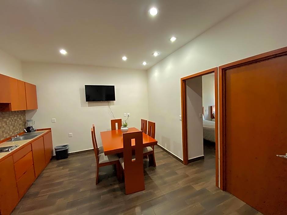 La Lola Hotel & Suites