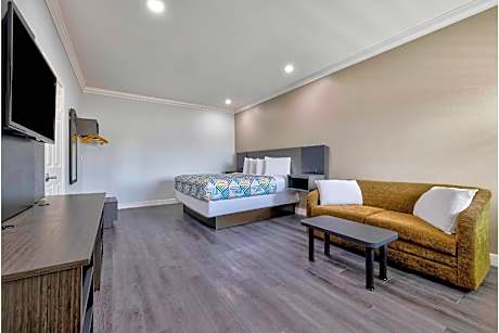 1 Queen Bed | Suite, Nsmk, Micfridge, Sofa-Bed