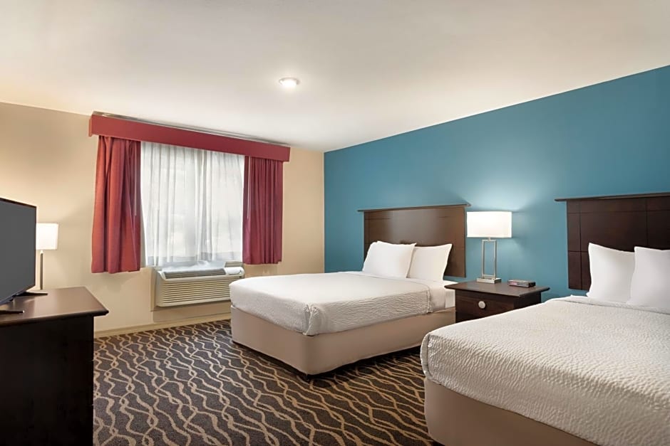 Days Inn and Suites by Wyndham Sikeston