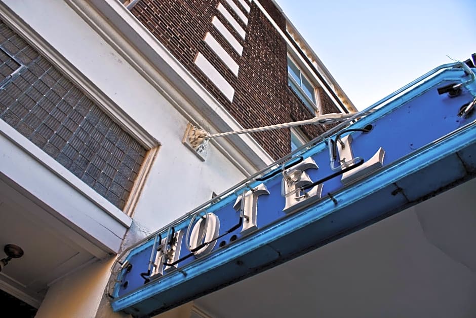 Gardner Hotel