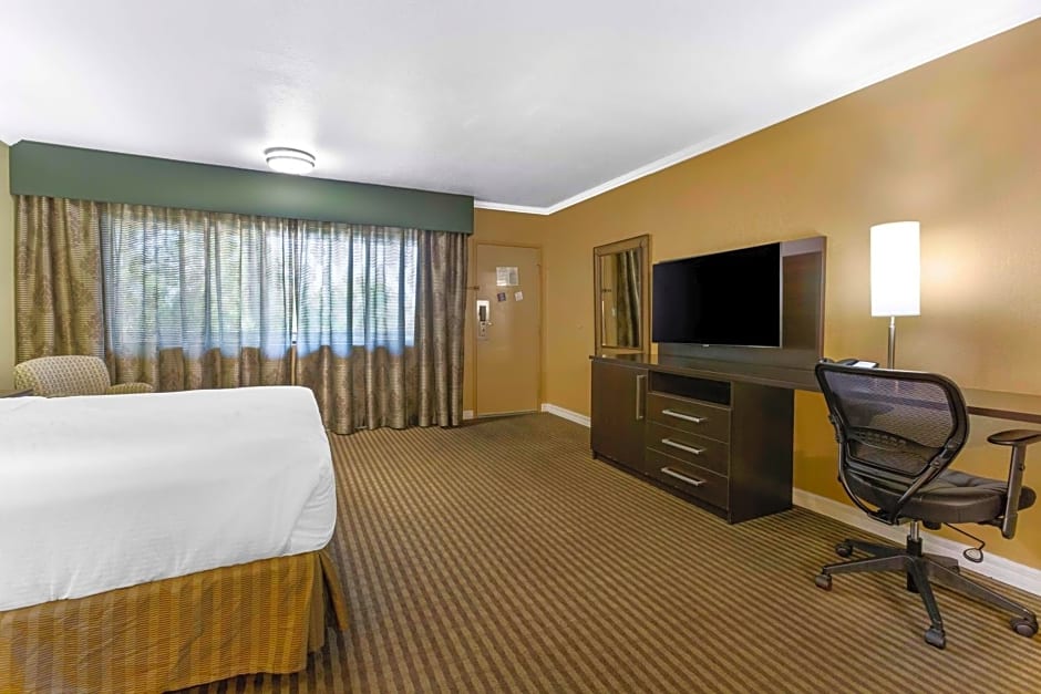 Best Western Royal Sun Inn & Suites