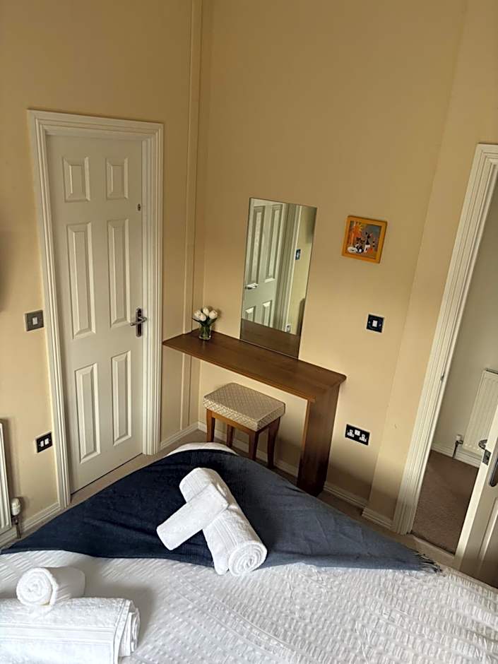 Gressingham 9 - South Lakes Leisure Village - lodge on the lake