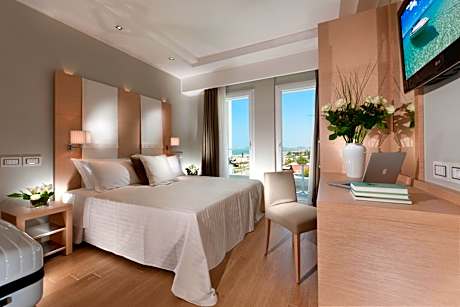 Superior Room with Lateral Sea View