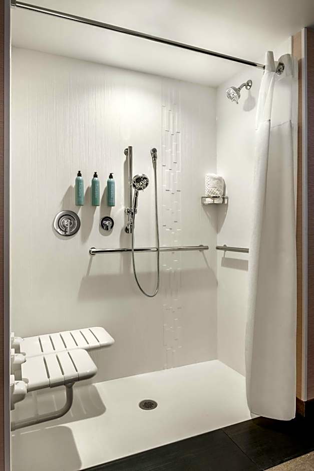 Courtyard by Marriott Milwaukee Brookfield at Poplar Creek