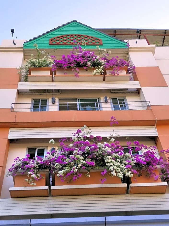 Sandy Serviced Apartment