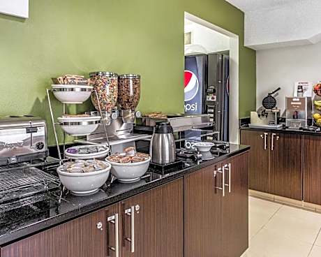 1 Queen Bed, Non-smoking, Accessible