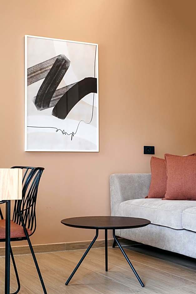 The City Hotel & Suites