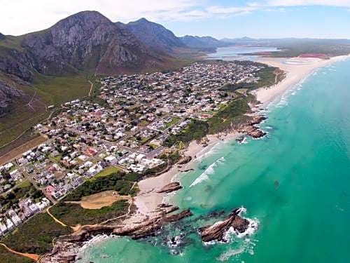 Hermanus Beachfront Lodge