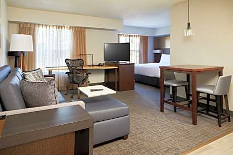 King Studio with Sofa Bed - Hearing Accessible