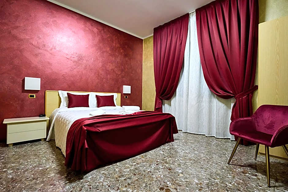 HOTEL PARADISO