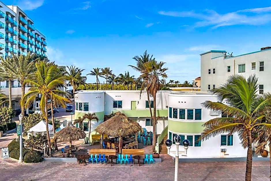 Panoramic beachfront Suite