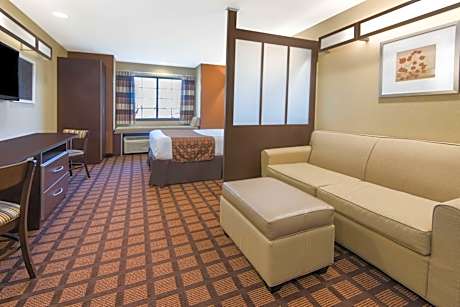 Queen Studio Suite - Non-Smoking