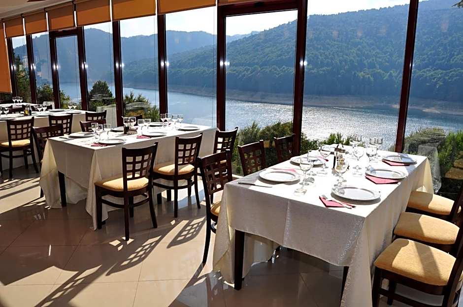 Hotel Valea cu Pesti