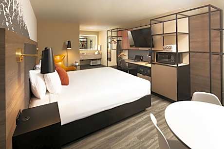 King Room, with California King Bed