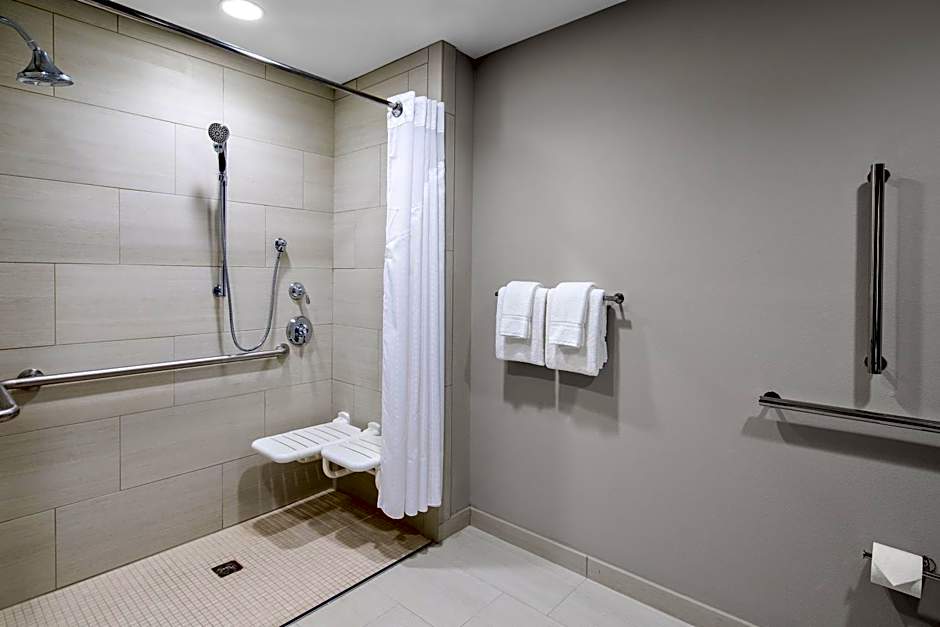 Holiday Inn Express & Suites Lubbock Central - Univ Area By IHG