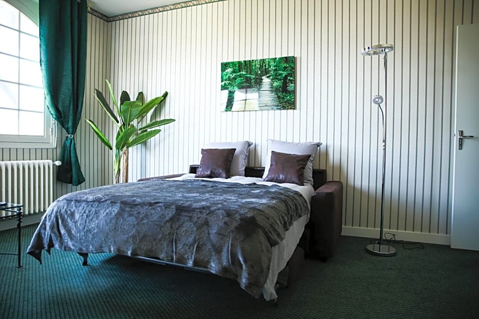 Aux Portes du Château