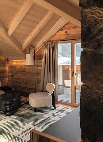 Deluxe Suite with Spa Bath