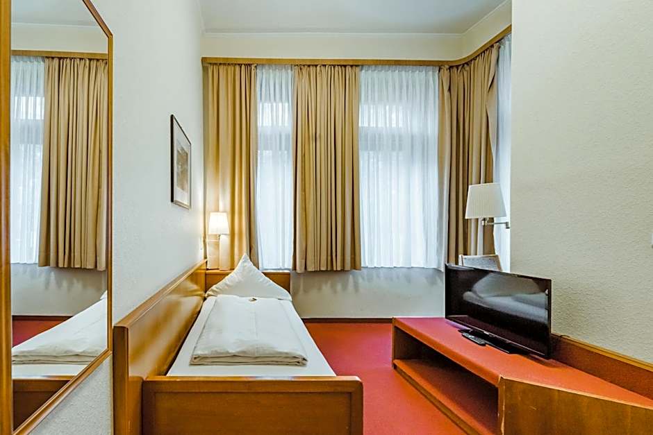 Photo 1 of 6 of Single Room