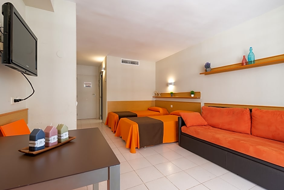 Photo 1 of 7 of SALOU PACIFIC SUPERIOR STUDIO 4 PEOPLE