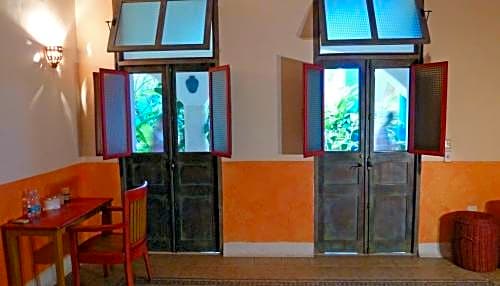 Hotel Medio Mundo