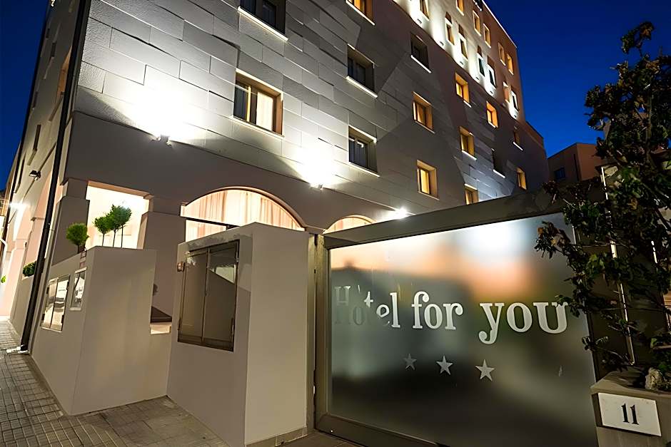 Hotel For You