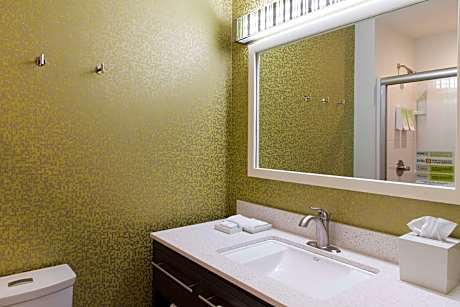 1 King Mobility Hearing Accessible Tub Studio