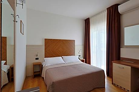 Double Room with Balcony and Side Sea View