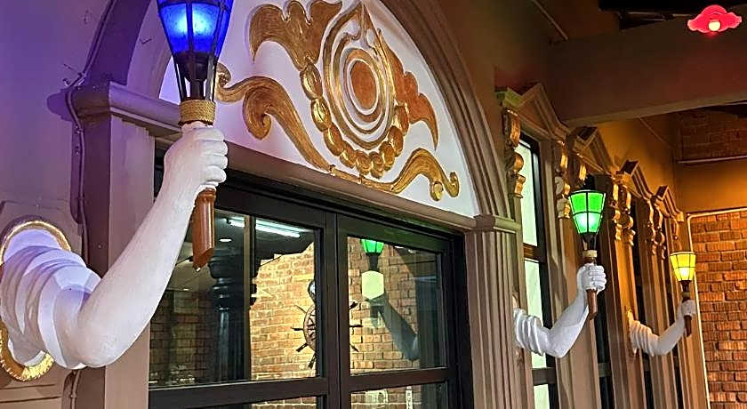 MAXWELL INN LUXURY HOTEL