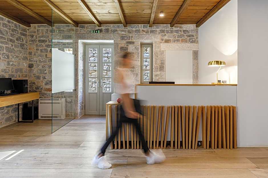 Trapela Limeni Luxury Suites