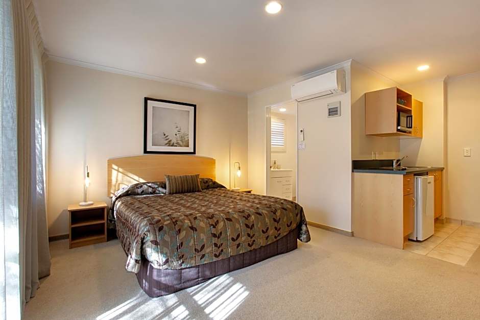 Greenlane Manor Motel