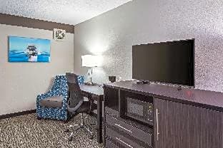 Queen Suite with Two Queen Beds and Living Room - Non Smoking