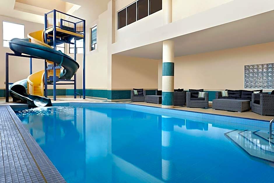 Four Points By Sheraton Hotel & Suites Calgary West