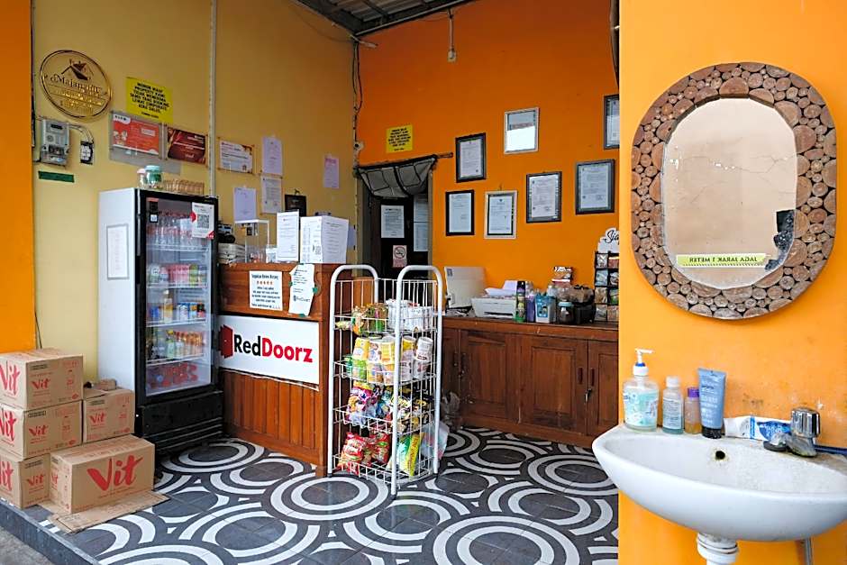 RedDoorz near Mojokerto Train Station