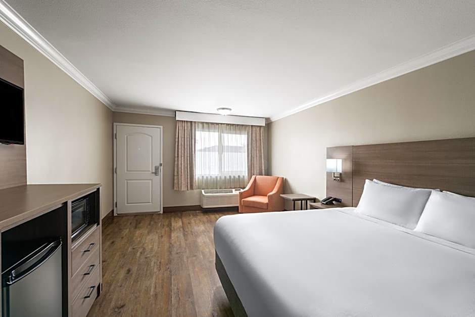 Solara Inn and Suites