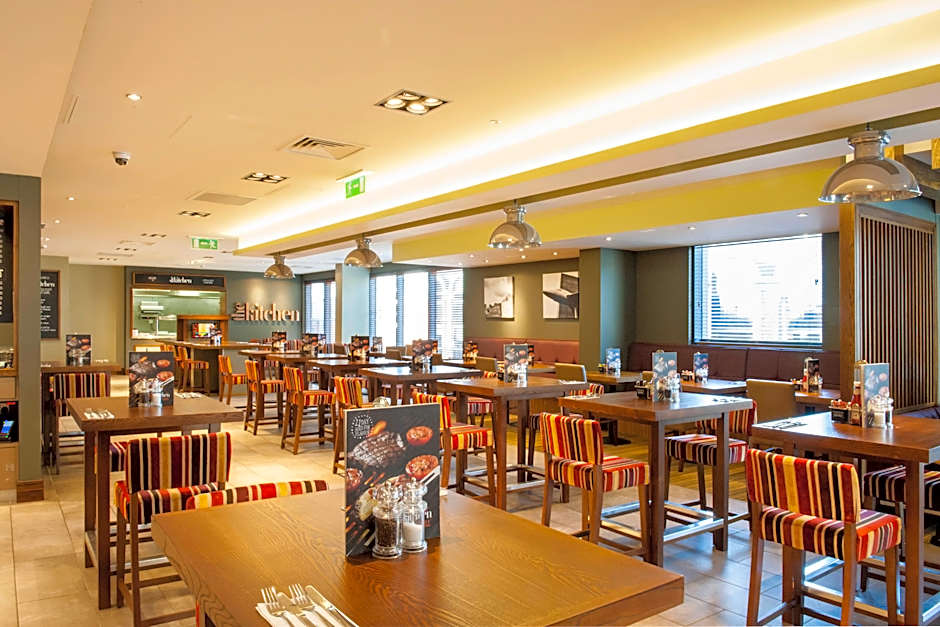 Premier Inn Woking Town Centre