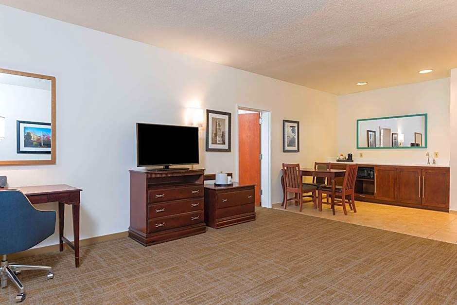 Photo 1 of 6 of 1 Bedroom 1 King Bed Suite