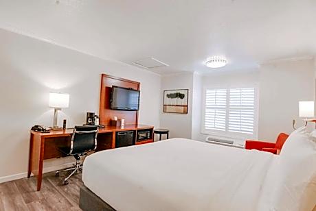 King Room with Mobility/Hearing Impaired Access - Non-Smoking